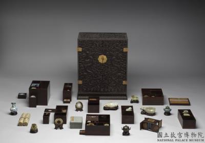 图片[3]-Sandalwood cabinet with dragon design, Qing dynasty, Qianlong reign (1736-1795)-China Archive